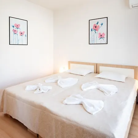 Apartment Charming 1 Bedroom For 2 People *